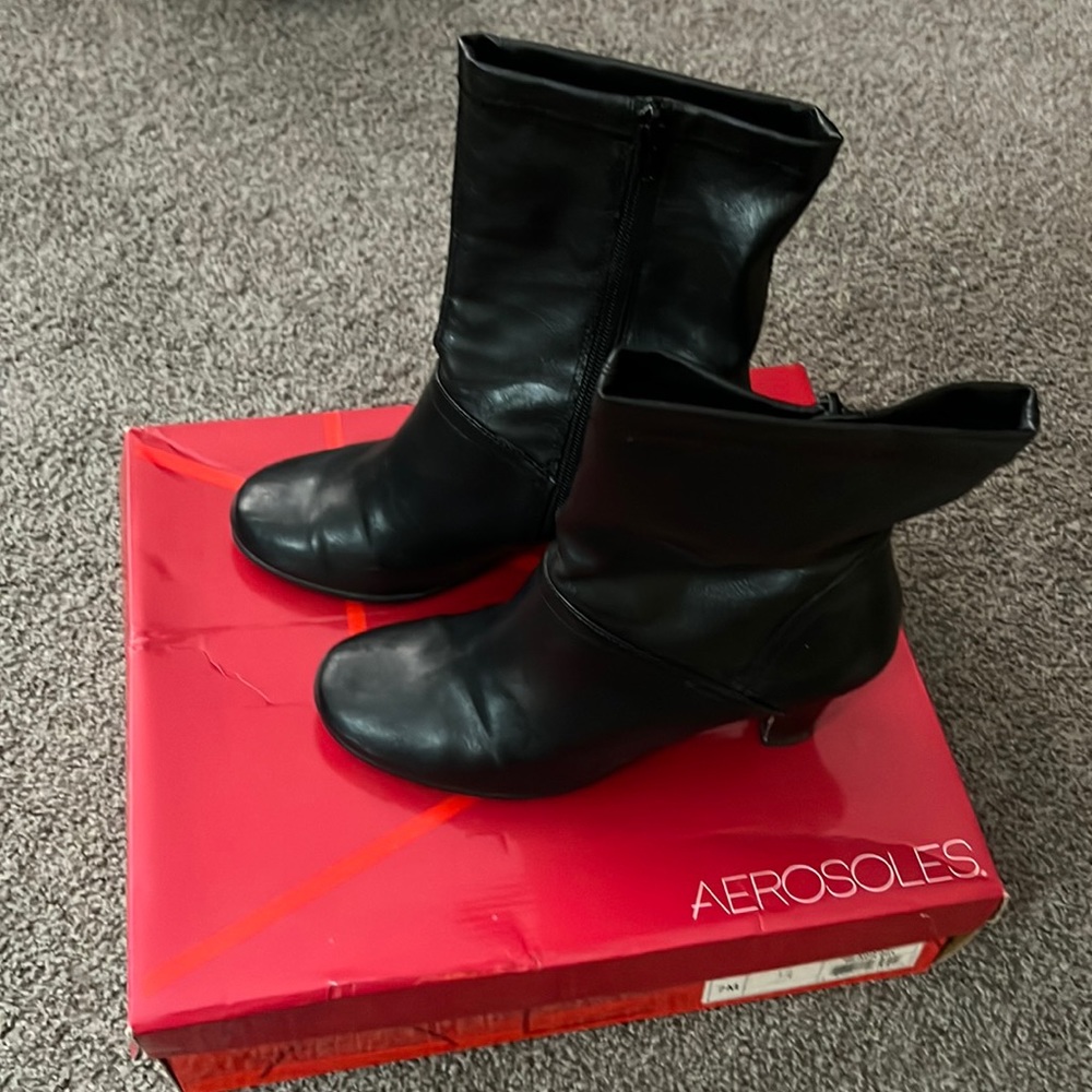Aerosoles Women boots size 7, Black